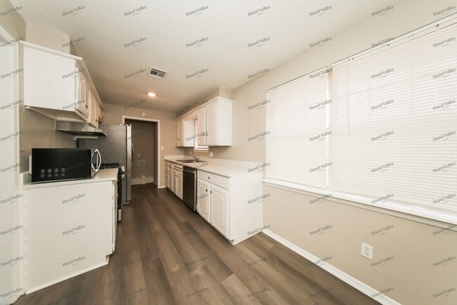 Building Photo - 1408 St George Ave