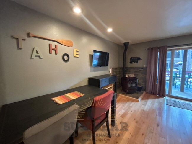Foto del edificio - 3 Bedroom - Great Location!