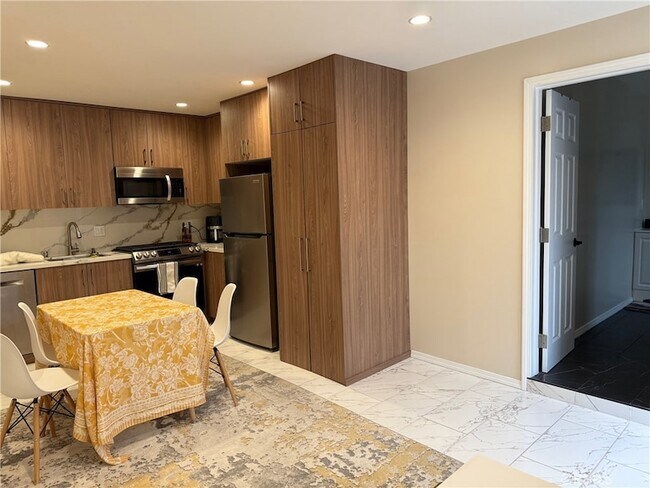 Foto del edificio - 20625 Tuba St