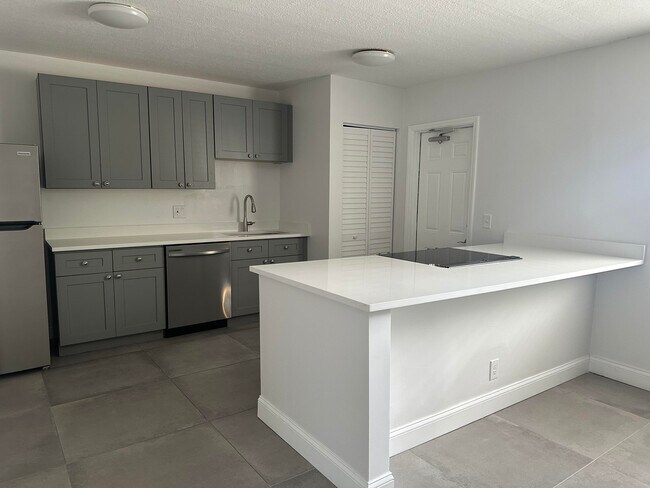 Building Photo - 1611 NE 3rd Ave