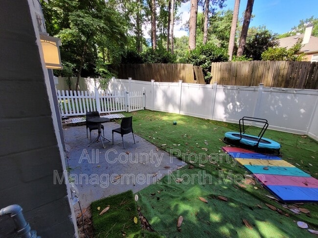 Building Photo - 5606 Roberts Dr