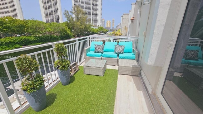 Foto del edificio - 3745 NE 171 St