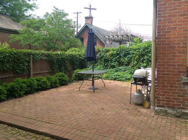 Patio - 39 E Hoster St