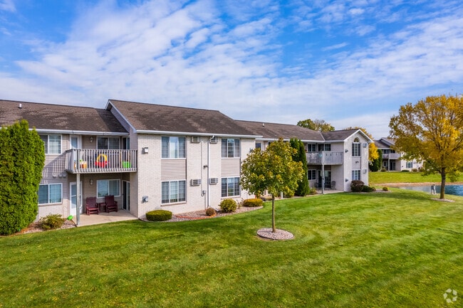 Lakeside Exterior 2 Bed, 2 Bath - Crystal Lake