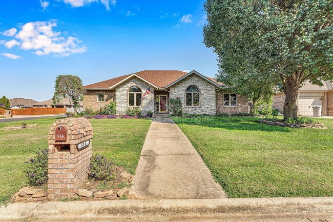 Building Photo - 514 N Ellen St