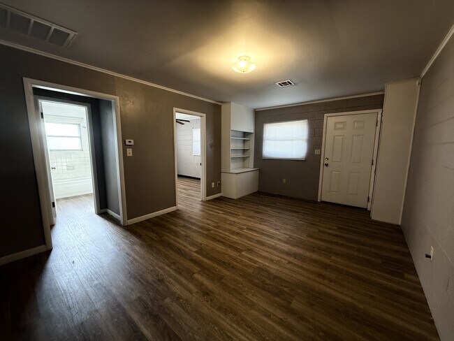 Foto del edificio - 322 W Mathews Ave