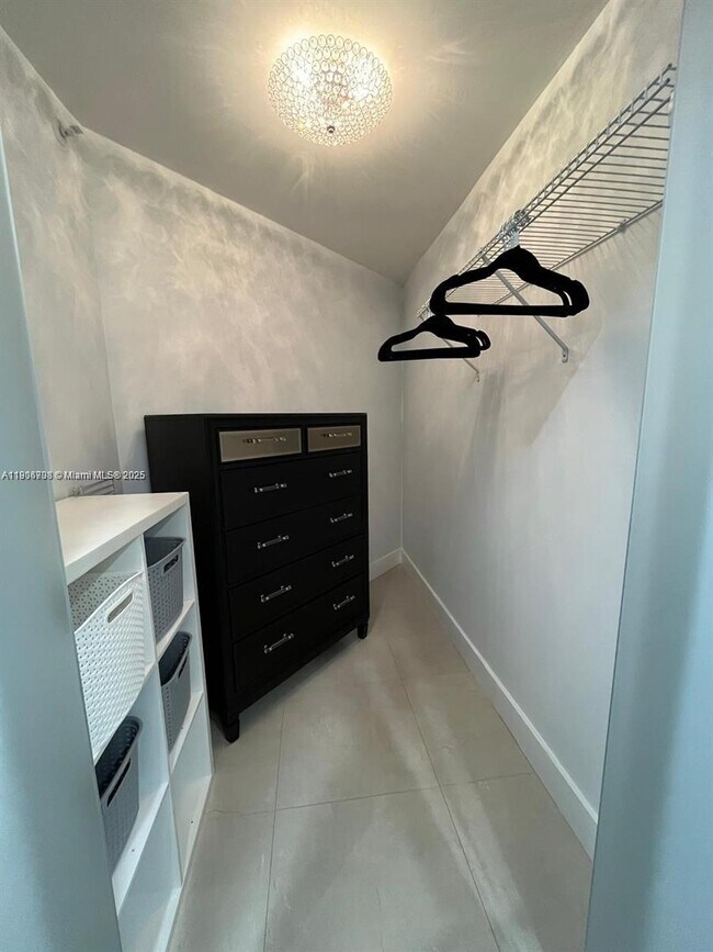 Foto del edificio - 1700 NW N River Dr