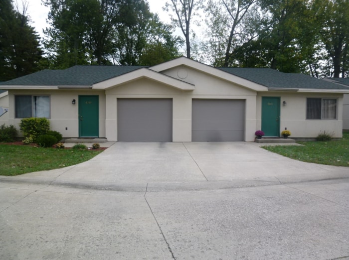 Building Photo - 2 Bedroom Duplex - *Pets Welcome!