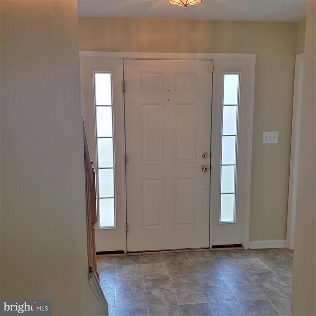 Building Photo - 8025 Little Fox Ct