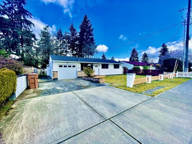 Building Photo - 3 br, 1 bath House - 1757 South 94th Street