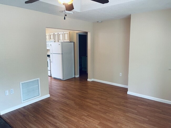 Building Photo - Charming 2-Bedroom in Candler with Large Y...