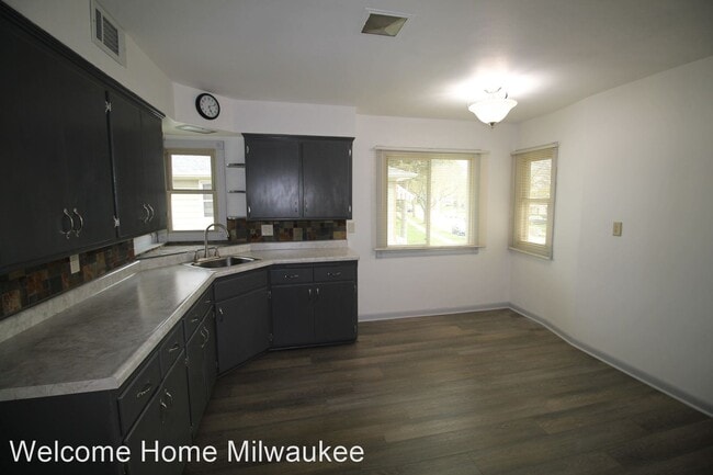 Building Photo - 3964-3966 S 52nd St