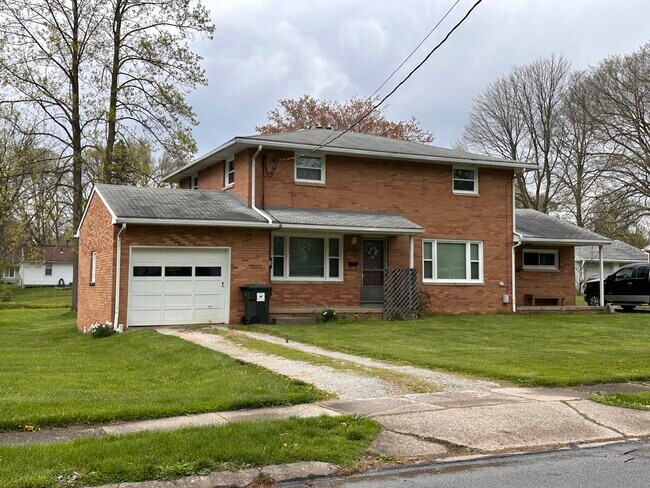 Wadsworth brick duplex! - 302 Simcox St