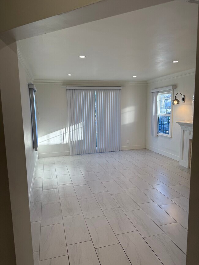 Building Photo - 1067 W 83rd St