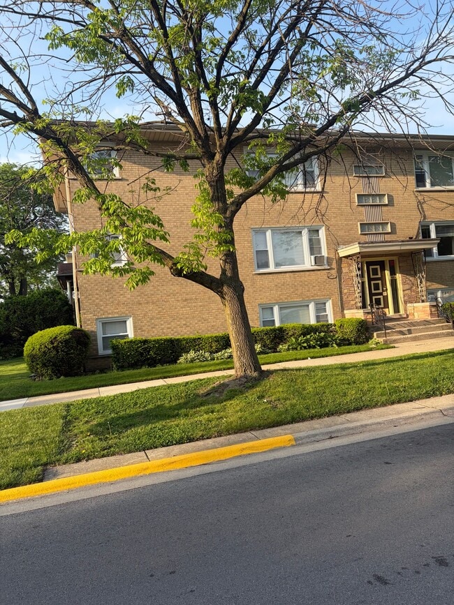 Building Photo - 3500 S Oak Park Ave