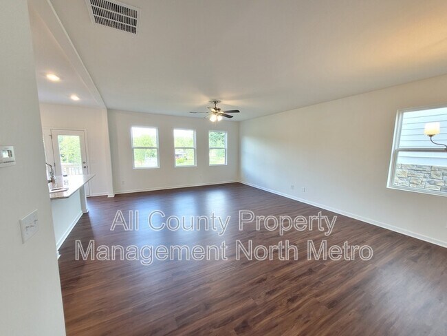 Foto del edificio - 18 Berry Dr