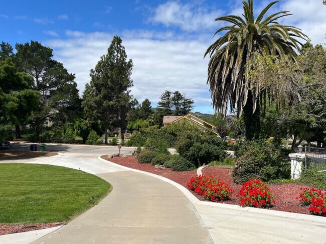 Building Photo - Beautiful Oak Hill Estates Single Story Ho...