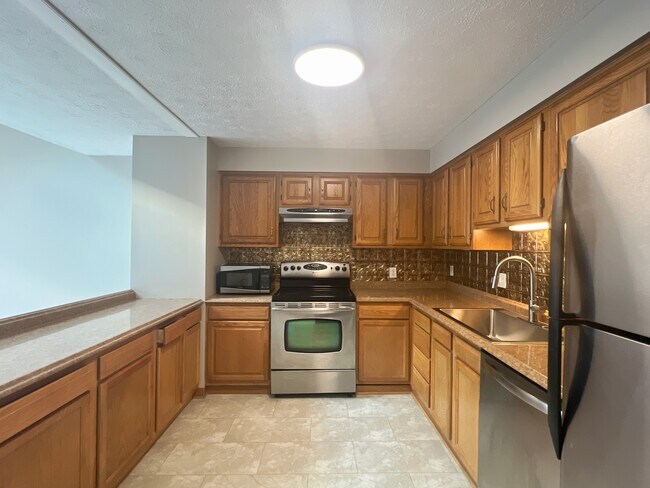 Building Photo - 2748 Hunters Point Dr
