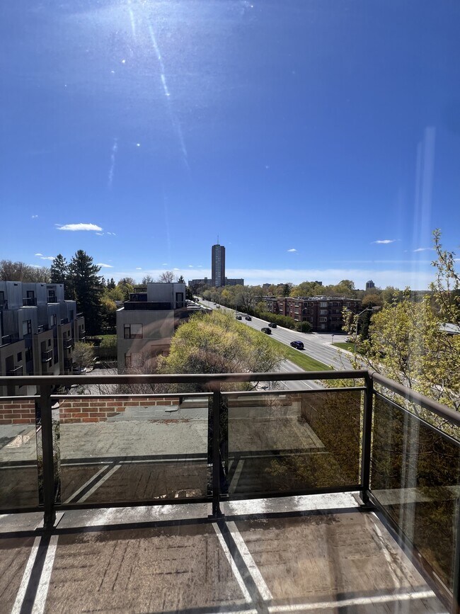 Photo du bâtiment - 800 Riddell Ave N