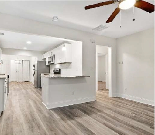 Interior Photo - 678 Commercial Ave
