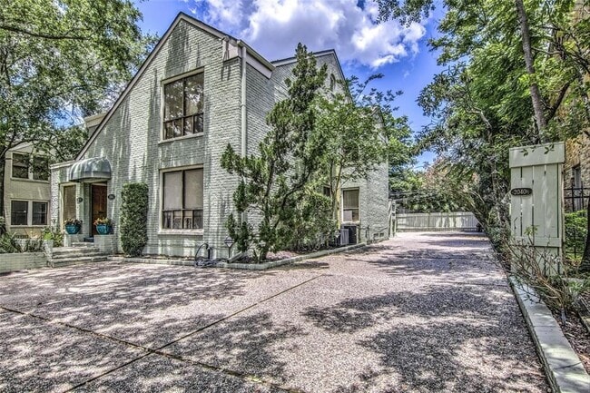 Building Photo - 2038 Bissonnet St