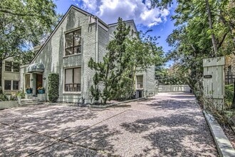 Building Photo - 2038 Bissonnet St