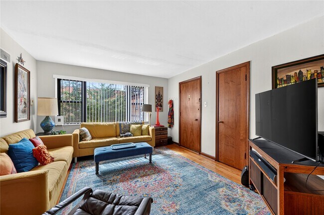Foto del edificio - 4931 Jamieson Ave