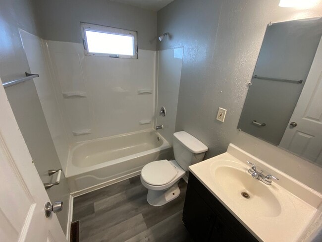 Building Photo - 4203 Oakwood Ave