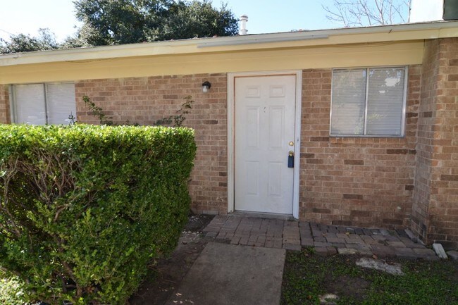Building Photo - North Austin Duplex for 1000/mo