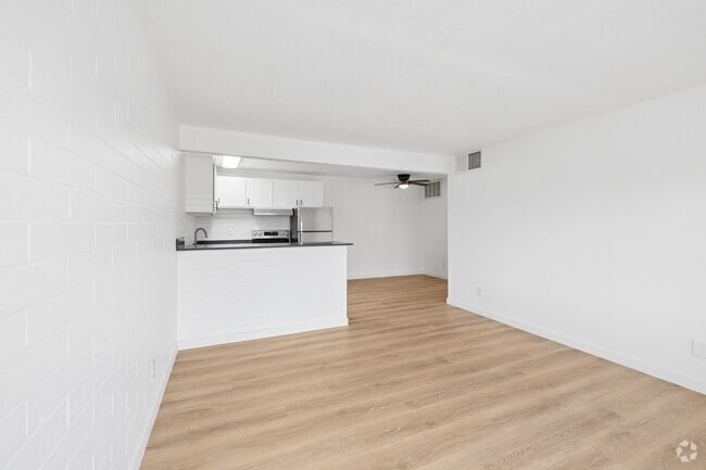 2 habitaciones, 1 baño - 810 pies cuadrados - Sala de estar - Miramonte on 3rd