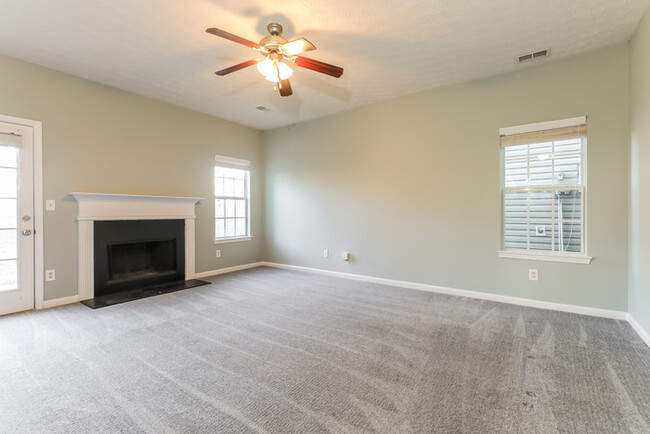 Foto del edificio - 4-Bedroom Home in Madison Pointe, Hampton GA