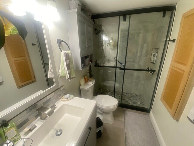 Foto del edificio - 571 SW South River Dr