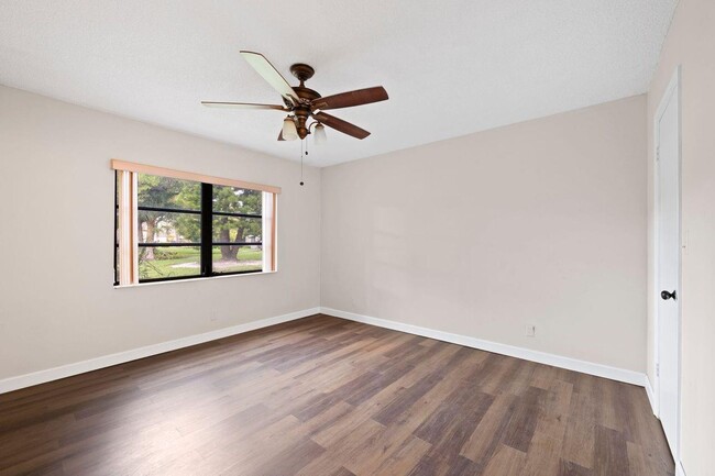 Building Photo - 3101 Oakland Shores Dr