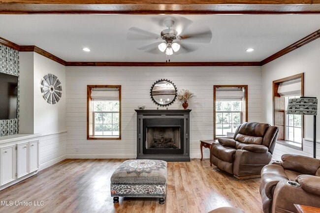 Building Photo - 1998 MS-16