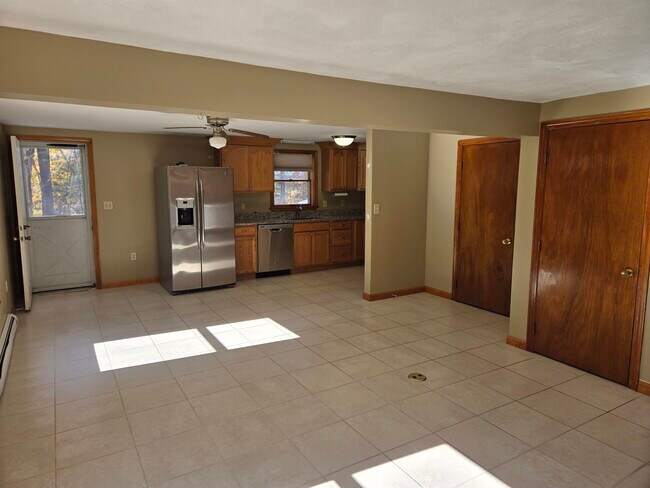 Foto del edificio - 3 Island Pond Rd
