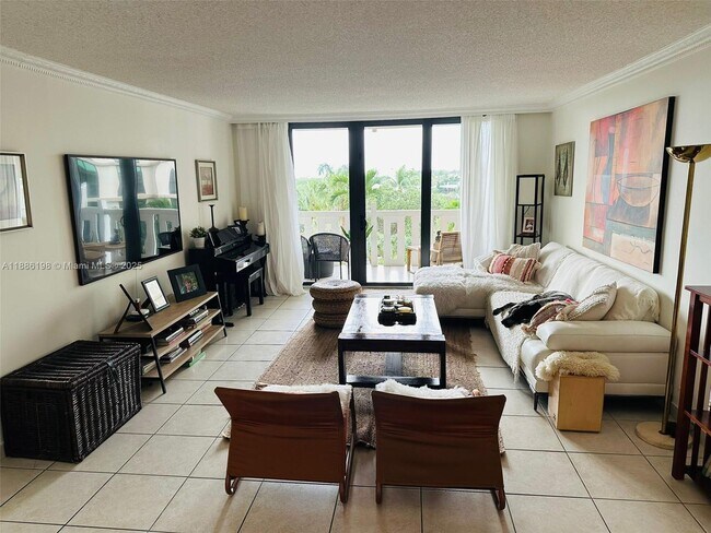 Foto del edificio - 1121 Crandon Blvd