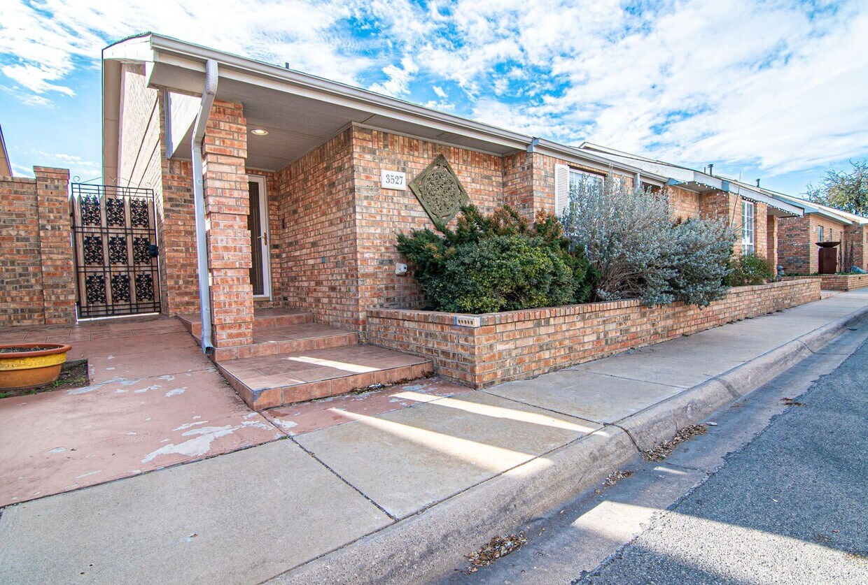 Foto principal - 3527 Boyd Ave