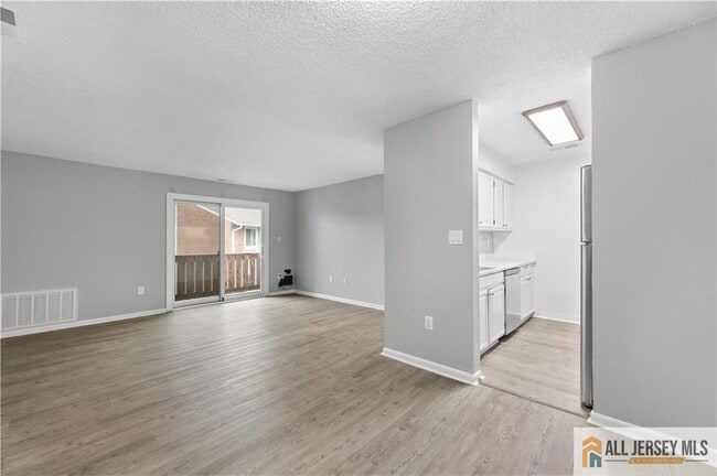 Building Photo - 2415 Ravens Crest Dr