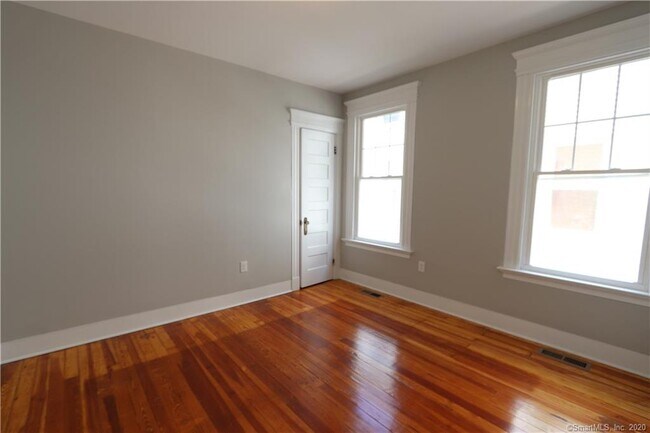 Building Photo - 113 Brownell St