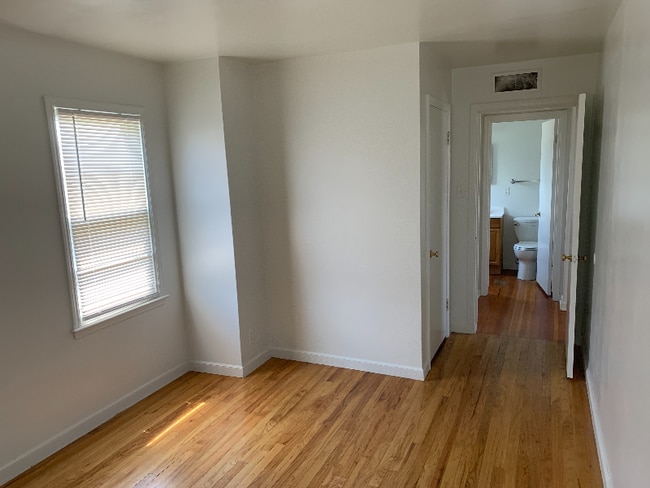 Building Photo - 406 S Kimball St