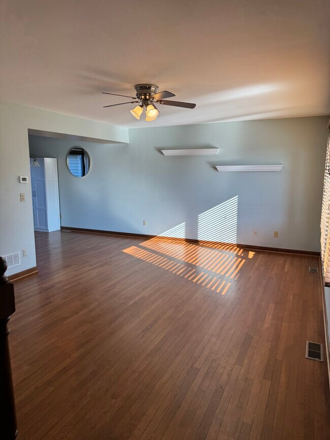 Foto del edificio - 718 Sojourn Rd