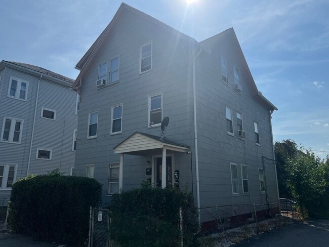 Building Photo - 20 Perry Ave