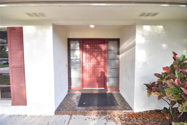 Building Photo - 2562 Redwood Way