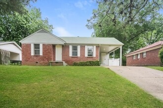 Building Photo - 3045 Beauchamp Dr
