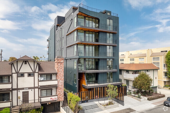 Building Photo - Lib Vista