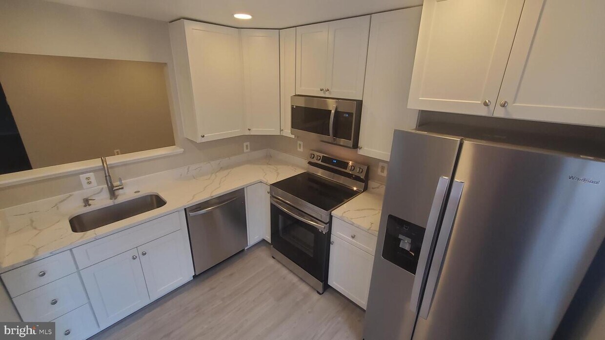 Foto principal - 7806 Waverley Mill Ct
