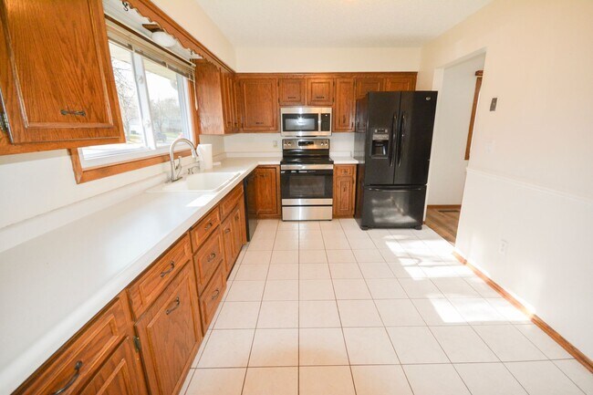 Foto del edificio - Newly Renovated 4 bed 2 bath available for...