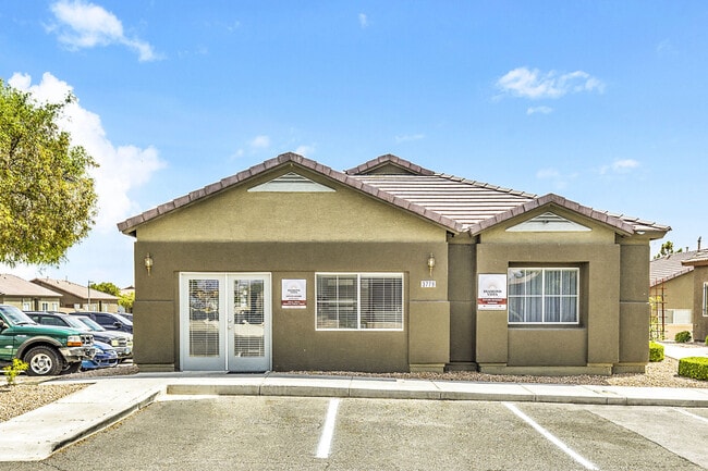 Building Photo - DIAMOND VISTA