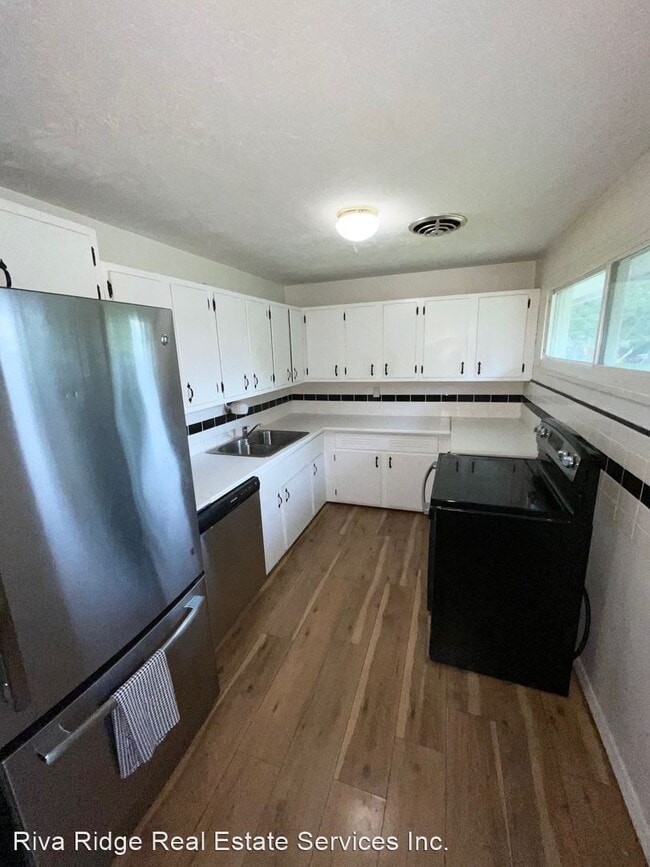 Building Photo - 3 br, 1 bath House - 552 Firethorne Drive