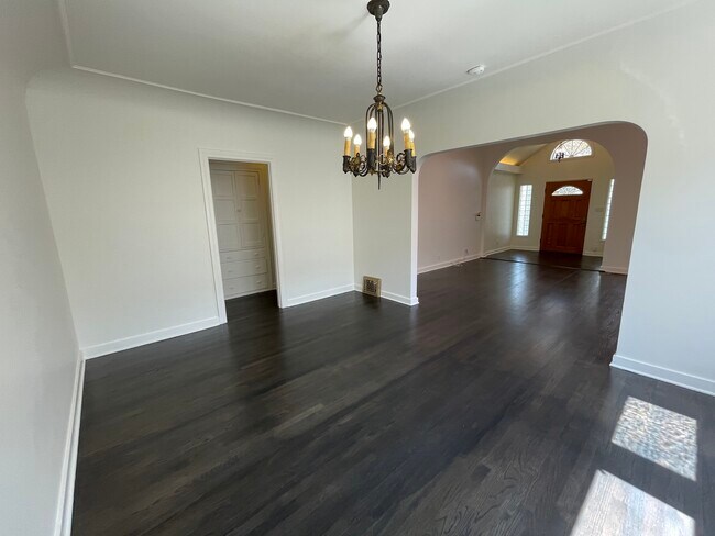 Foto del edificio - 1043 S Point View St